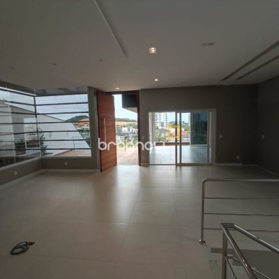 Casa com 268m², 3 quartos (sendo 1 suíte), 2 garagens, no bairro Pedra Branca em Palhoça