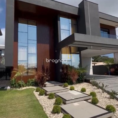 Casa de Condomínio com 225m², 4 quartos (sendo 4 suítes), 3 garagens, no bairro Ingleses em Florianópolis