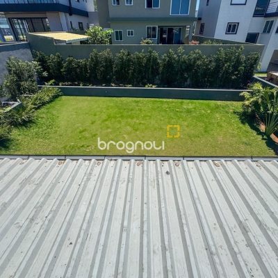 Casa de Condomínio com 225m², 4 quartos (sendo 4 suítes), 3 garagens, no bairro Ingleses em Florianópolis