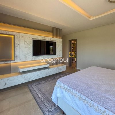Casa de Condomínio com 225m², 4 quartos (sendo 4 suítes), 3 garagens, no bairro Ingleses em Florianópolis
