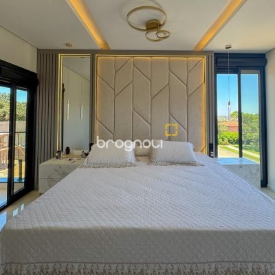 Casa de Condomínio com 225m², 4 quartos (sendo 4 suítes), 3 garagens, no bairro Ingleses em Florianópolis
