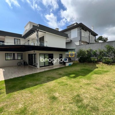 Casa de Condomínio com 225m², 4 quartos (sendo 4 suítes), 3 garagens, no bairro Ingleses em Florianópolis