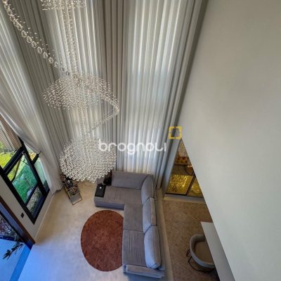 Casa de Condomínio com 225m², 4 quartos (sendo 4 suítes), 3 garagens, no bairro Ingleses em Florianópolis