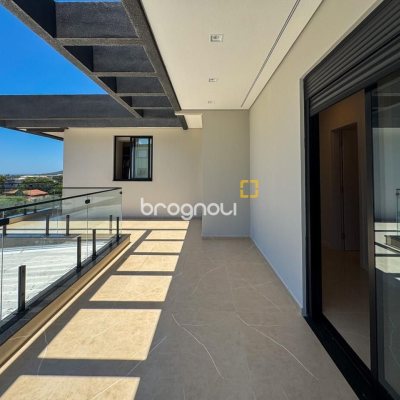 Casa de Condomínio com 225m², 4 quartos (sendo 4 suítes), 3 garagens, no bairro Ingleses em Florianópolis