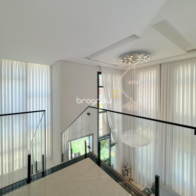 Casa de Condomínio com 225m², 4 quartos (sendo 4 suítes), 3 garagens, no bairro Ingleses em Florianópolis