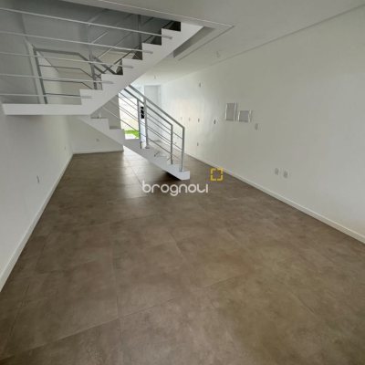 Casa com 133m², 2 quartos (sendo 2 suítes), 1 garagem, no bairro Ingleses em Florianópolis
