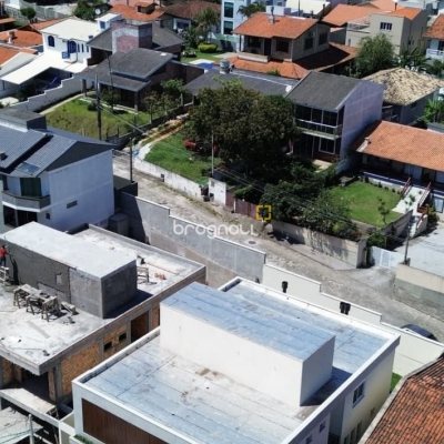 Casa com 143m², 3 quartos (sendo 1 suíte), 2 garagens, no bairro Ingleses em Florianópolis