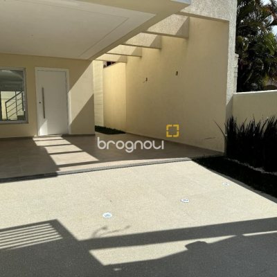 Casa com 143m², 3 quartos (sendo 1 suíte), 2 garagens, no bairro Ingleses em Florianópolis