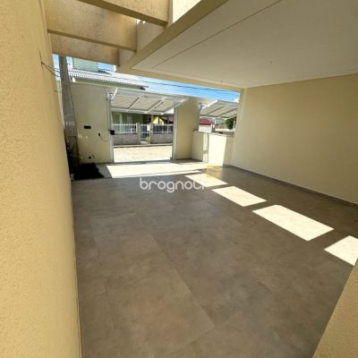 Casa com 143m², 3 quartos (sendo 1 suíte), 2 garagens, no bairro Ingleses em Florianópolis