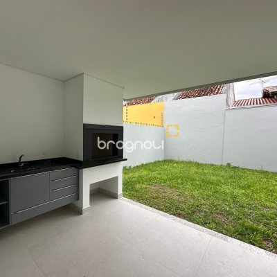 Casa com 199m², 3 quartos (sendo 3 suítes), 2 garagens, no bairro Córrego Grande em Florianópolis
