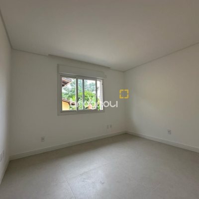 Casa com 199m², 3 quartos (sendo 3 suítes), 2 garagens, no bairro Córrego Grande em Florianópolis