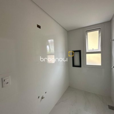 Casa com 199m², 3 quartos (sendo 3 suítes), 2 garagens, no bairro Córrego Grande em Florianópolis