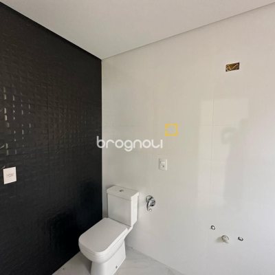 Casa com 199m², 3 quartos (sendo 3 suítes), 2 garagens, no bairro Córrego Grande em Florianópolis