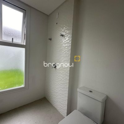 Casa com 199m², 3 quartos (sendo 3 suítes), 2 garagens, no bairro Córrego Grande em Florianópolis