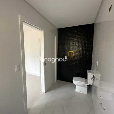 Casa com 199m², 3 quartos (sendo 3 suítes), 2 garagens, no bairro Córrego Grande em Florianópolis