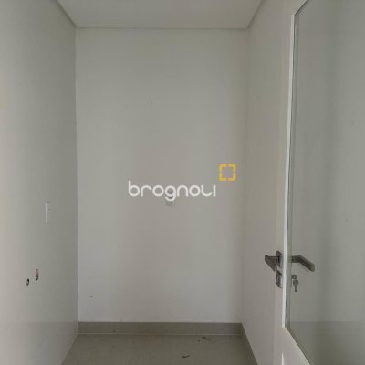 Casa com 199m², 3 quartos (sendo 3 suítes), 2 garagens, no bairro Córrego Grande em Florianópolis