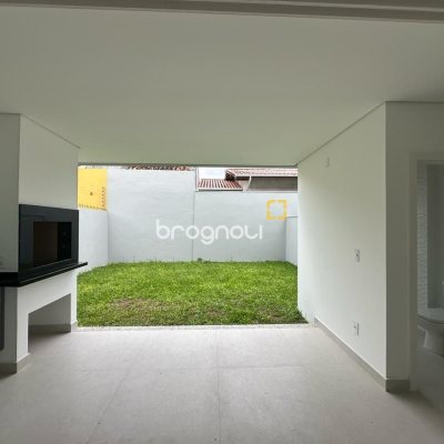 Casa com 199m², 3 quartos (sendo 3 suítes), 2 garagens, no bairro Córrego Grande em Florianópolis
