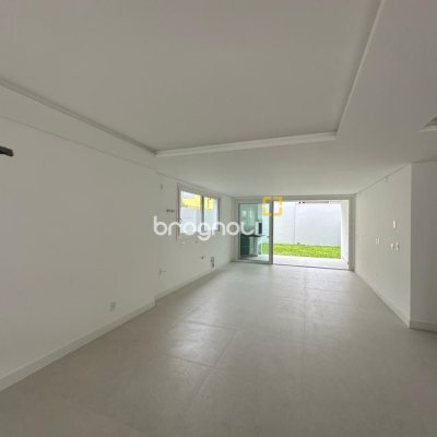 Casa com 199m², 3 quartos (sendo 3 suítes), 2 garagens, no bairro Córrego Grande em Florianópolis