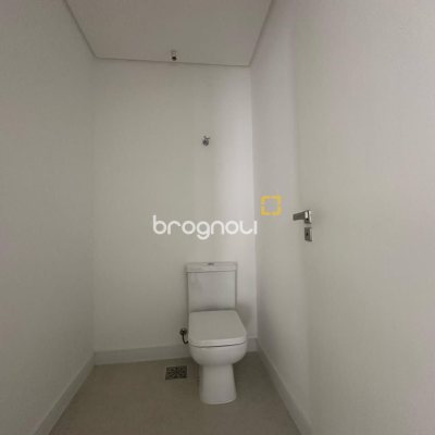 Casa com 199m², 3 quartos (sendo 3 suítes), 2 garagens, no bairro Córrego Grande em Florianópolis