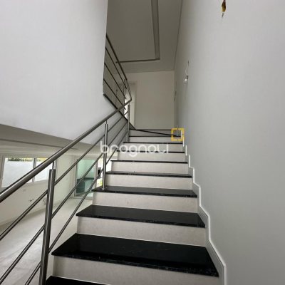 Casa com 199m², 3 quartos (sendo 3 suítes), 2 garagens, no bairro Córrego Grande em Florianópolis