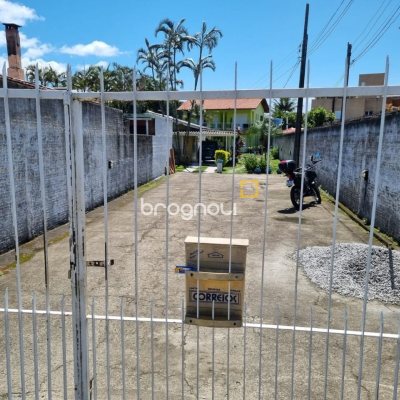 Pousada / Hotel com 200m², 7 quartos, 5 garagens, no bairro Barra da Lagoa em Florianópolis