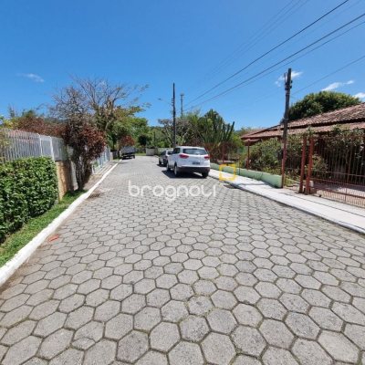 Pousada / Hotel com 200m², 7 quartos, 5 garagens, no bairro Barra da Lagoa em Florianópolis