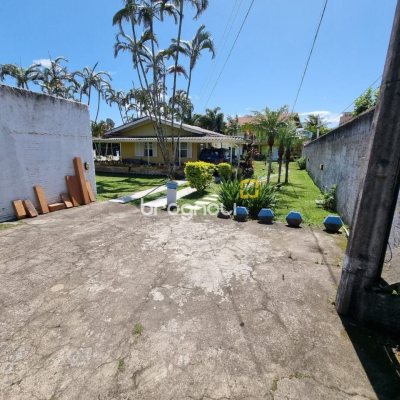Pousada / Hotel com 200m², 7 quartos, 5 garagens, no bairro Barra da Lagoa em Florianópolis