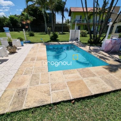 Pousada / Hotel com 200m², 7 quartos, 5 garagens, no bairro Barra da Lagoa em Florianópolis