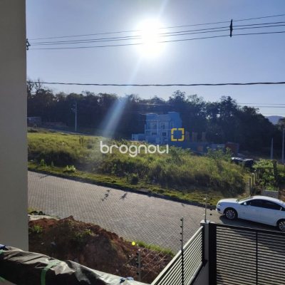 Casa com 102m², 3 quartos (sendo 1 suíte), 2 garagens, no bairro Forquilhas em São José