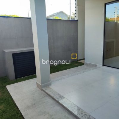 Casa com 102m², 3 quartos (sendo 1 suíte), 2 garagens, no bairro Forquilhas em São José