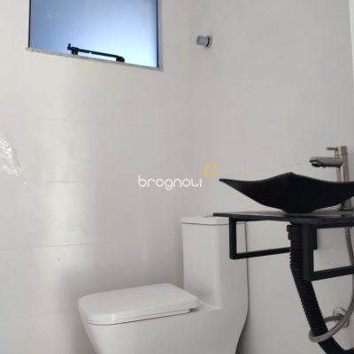 Casa com 102m², 3 quartos (sendo 1 suíte), 2 garagens, no bairro Forquilhas em São José