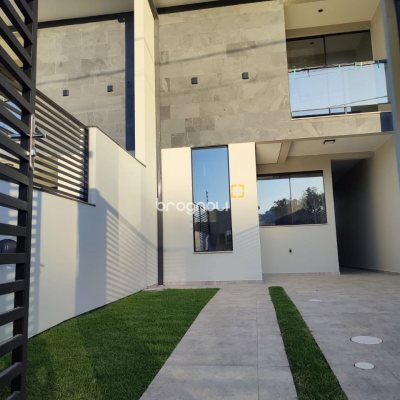 Casa com 102m², 3 quartos (sendo 1 suíte), 2 garagens, no bairro Forquilhas em São José