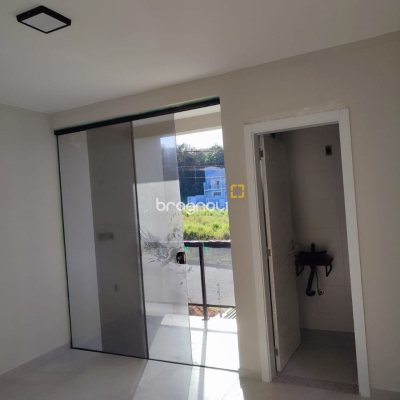 Casa com 102m², 3 quartos (sendo 1 suíte), 2 garagens, no bairro Forquilhas em São José