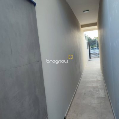 Casa com 102m², 3 quartos (sendo 1 suíte), 2 garagens, no bairro Forquilhas em São José