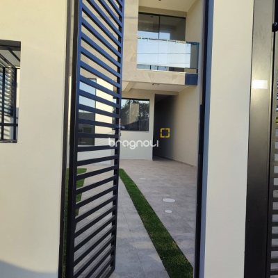 Casa com 102m², 3 quartos (sendo 1 suíte), 2 garagens, no bairro Forquilhas em São José