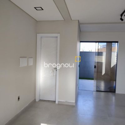 Casa com 102m², 3 quartos (sendo 1 suíte), 2 garagens, no bairro Forquilhas em São José