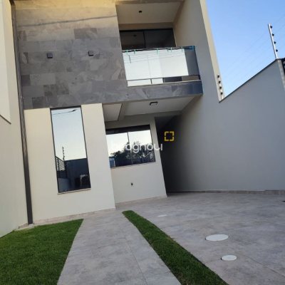Casa com 102m², 3 quartos (sendo 1 suíte), 2 garagens, no bairro Forquilhas em São José