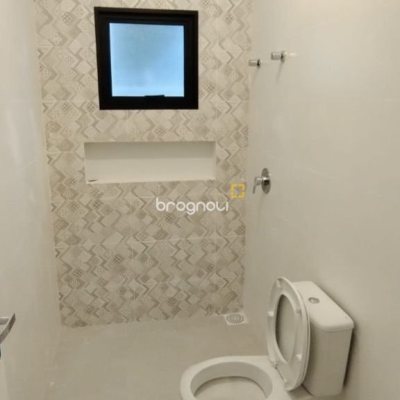 Casa de Condomínio com 137m², 3 quartos (sendo 1 suíte), 2 garagens, no bairro Praia de Fora em Palhoça