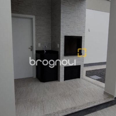 Casa de Condomínio com 137m², 3 quartos (sendo 1 suíte), 2 garagens, no bairro Praia de Fora em Palhoça