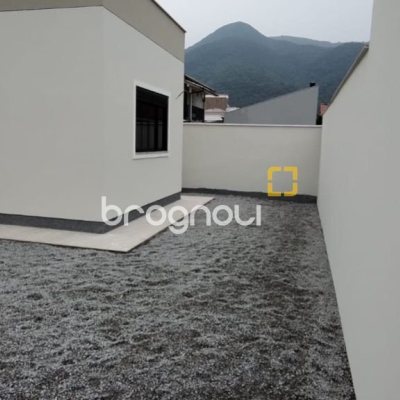 Casa de Condomínio com 137m², 3 quartos (sendo 1 suíte), 2 garagens, no bairro Praia de Fora em Palhoça
