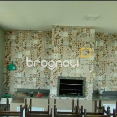Casa de Condomínio com 137m², 3 quartos (sendo 1 suíte), 2 garagens, no bairro Praia de Fora em Palhoça