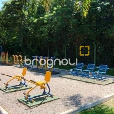 Casa de Condomínio com 137m², 3 quartos (sendo 1 suíte), 2 garagens, no bairro Praia de Fora em Palhoça