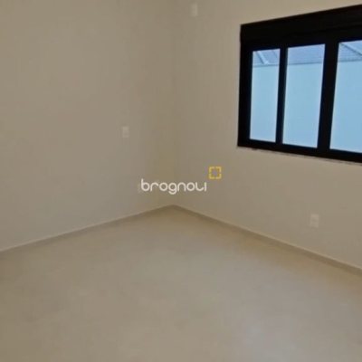 Casa de Condomínio com 137m², 3 quartos (sendo 1 suíte), 2 garagens, no bairro Praia de Fora em Palhoça