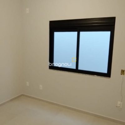 Casa de Condomínio com 137m², 3 quartos (sendo 1 suíte), 2 garagens, no bairro Praia de Fora em Palhoça
