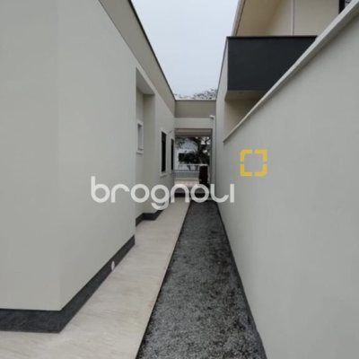 Casa de Condomínio com 137m², 3 quartos (sendo 1 suíte), 2 garagens, no bairro Praia de Fora em Palhoça
