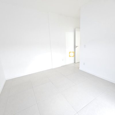 Apartamento com 82m², 3 quartos (sendo 1 suíte), 2 garagens, no bairro Campeche em Florianópolis