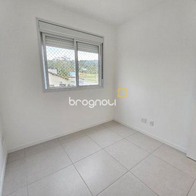Apartamento com 82m², 3 quartos (sendo 1 suíte), 2 garagens, no bairro Campeche em Florianópolis