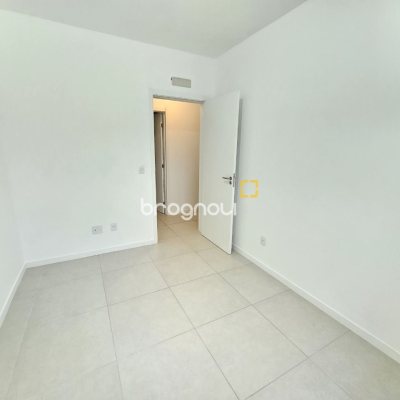 Apartamento com 82m², 3 quartos (sendo 1 suíte), 2 garagens, no bairro Campeche em Florianópolis