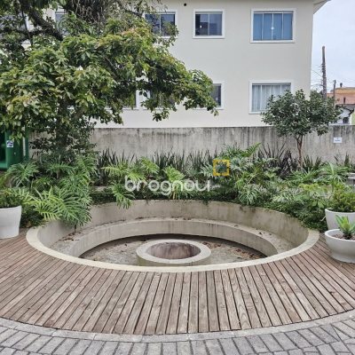 Apartamento com 82m², 3 quartos (sendo 1 suíte), 2 garagens, no bairro Campeche em Florianópolis