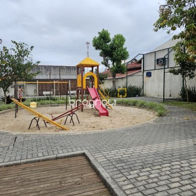 Apartamento com 82m², 3 quartos (sendo 1 suíte), 2 garagens, no bairro Campeche em Florianópolis